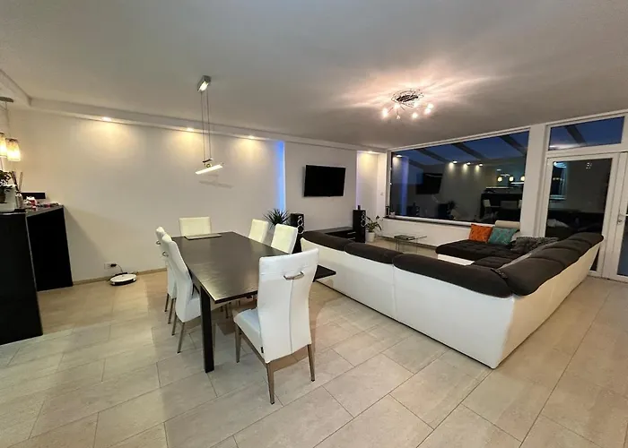 Deluxe Estate Villa *